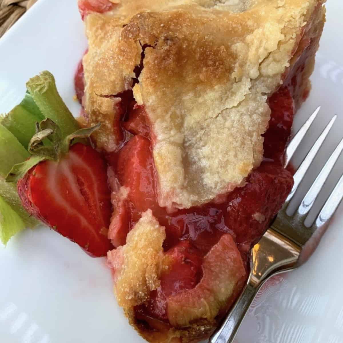 14. Old-Fashioned Strawberry Rhubarb Pie Recipe