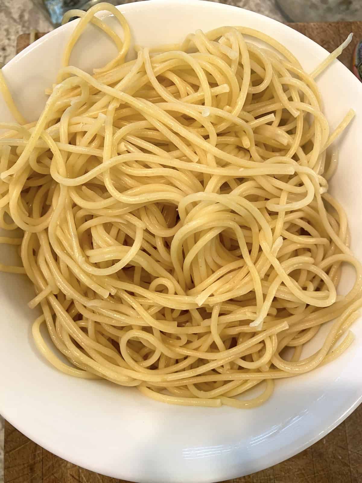 Cooked spaghetti in a bowl.