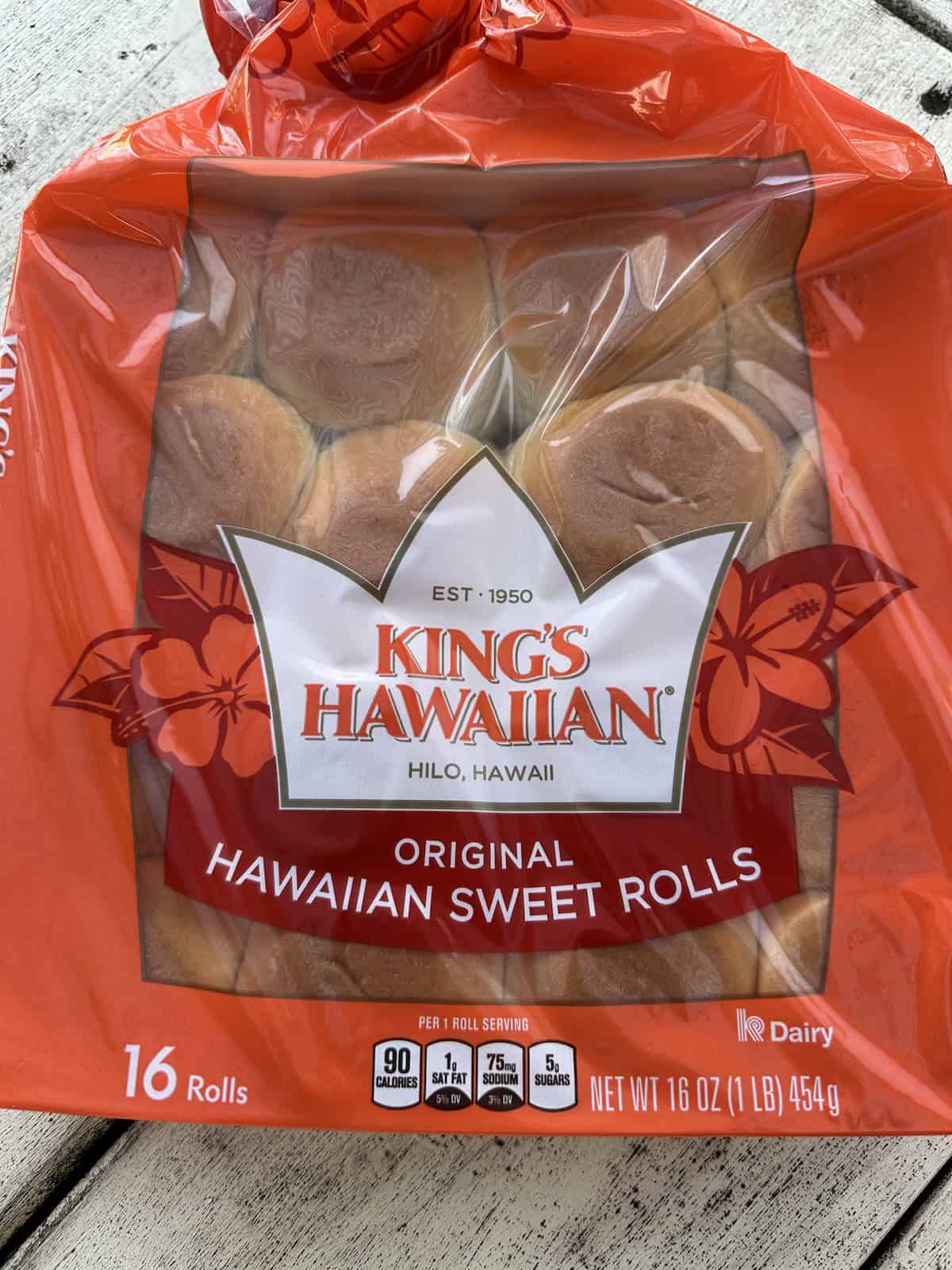 A bag of Hawaiian Sweet Rolls.