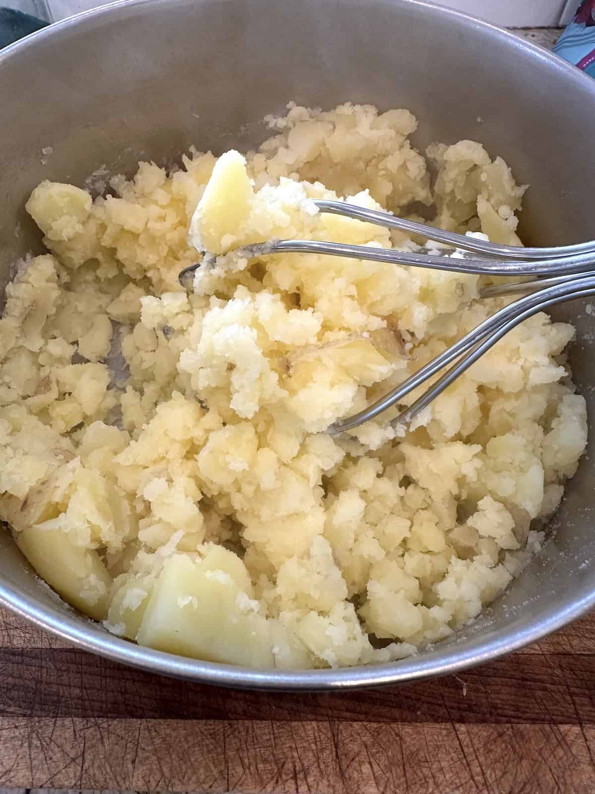Mashed potatoes in a pan.