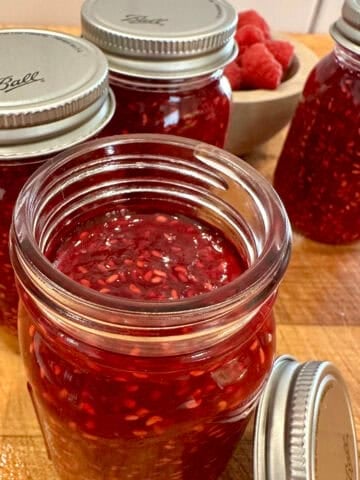 Easy small batch raspberry jam in jars.